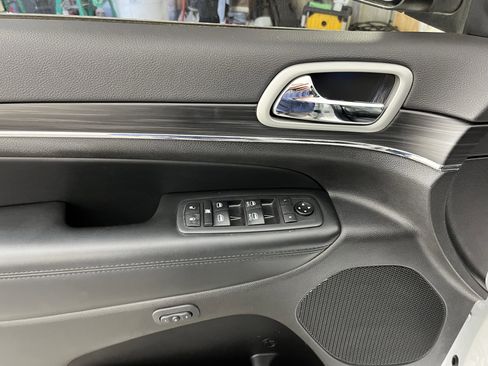 Used 2021 Jeep Grand Cherokee Limited w/ Luxury Group II AWD/4WD image 18