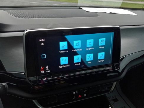 Used 2024 Volkswagen Atlas Cross Sport SE w/ Panoramic Sunroof Package image 19