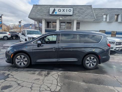 Used 2020 Chrysler Pacifica Limited image 7