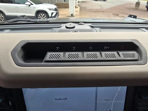 Used 2023 Ford Bronco Wildtrak image 16