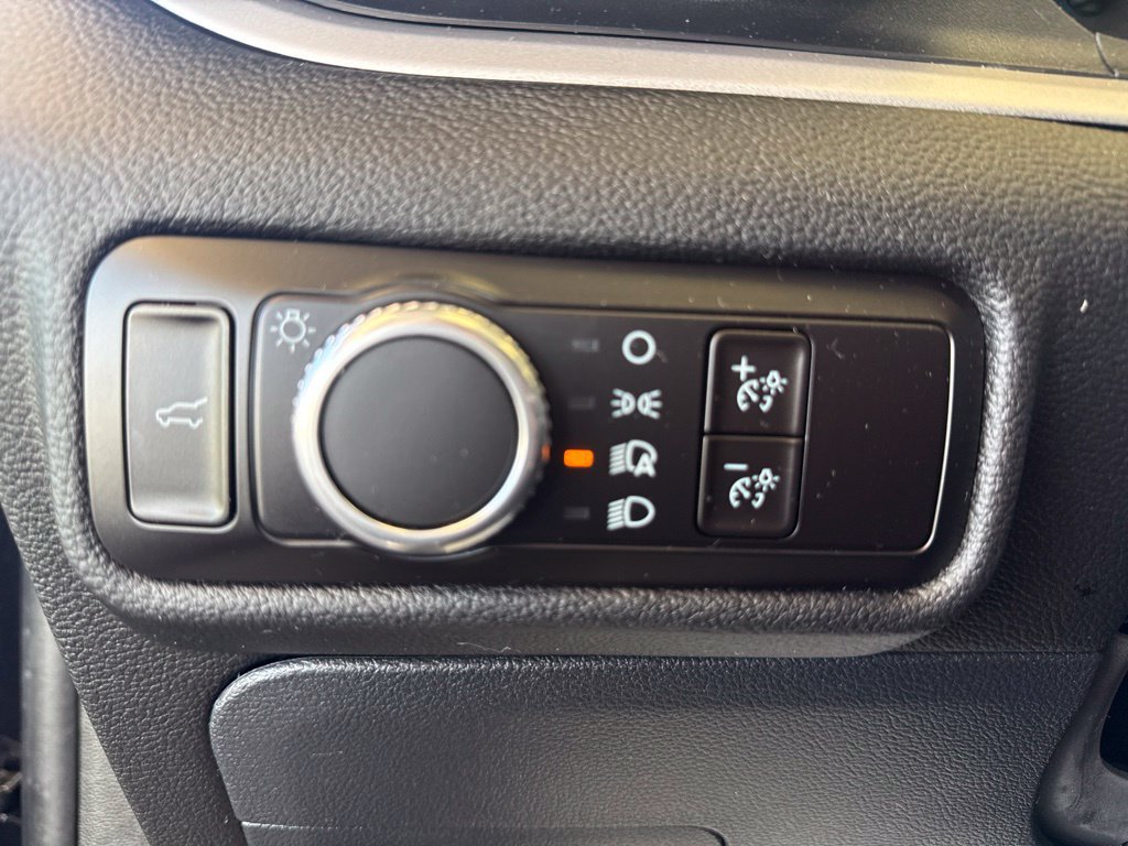 Used 2023 Ford Explorer XLT AWD/4WD image 16