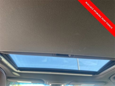 Used 2022 Toyota Avalon Limited image 15