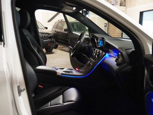 Used 2020 Mercedes-Benz GLC 300 4MATIC w/ Parking Assistance Package image 8