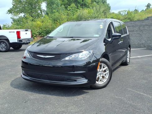 Used 2024 Chrysler Voyager LX FWD image 3