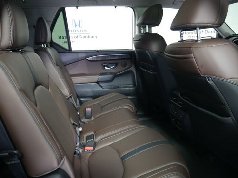 Used 2025 Honda Pilot Elite image 8