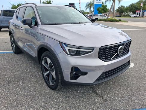 Used 2026 Volvo XC40 B5 Plus AWD/4WD image 3