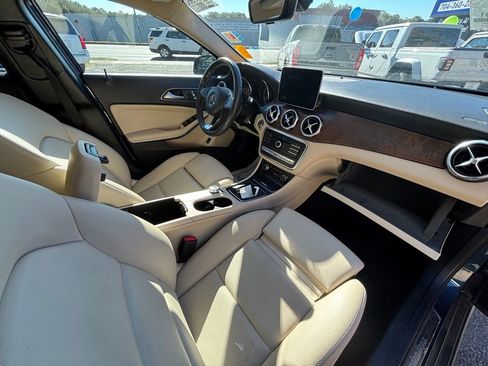 Used 2019 Mercedes-Benz GLA 250 4MATIC w/ Premium Package image 21