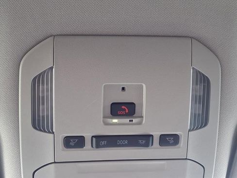 Used 2024 Toyota Highlander LE FWD image 11