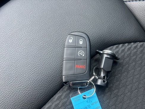 New 2026 Jeep Compass Latitude image 32