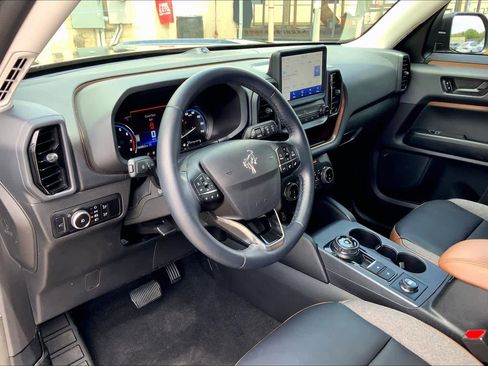 Used 2024 Ford Bronco Sport Outer Banks w/ Tech Package image 16