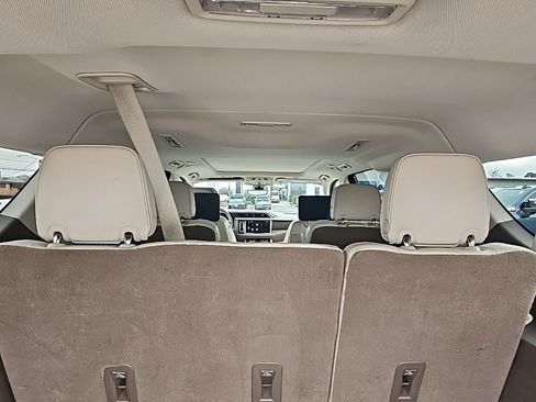 Used 2022 GMC Yukon XL Denali w/ Denali Ultimate Package AWD/4WD image 11