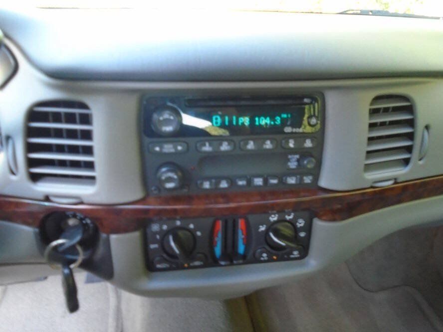 Used 2001 Chevrolet Impala w/ Preferred Equipment Group FWD image 13
