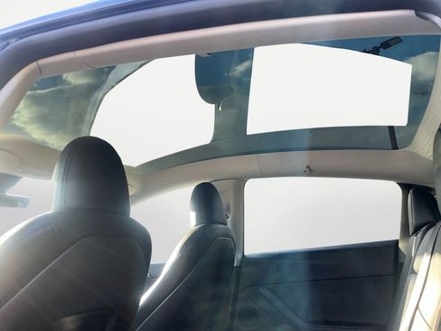 Used 2024 Tesla Model Y Long Range image 21