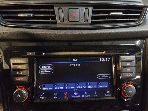 Used 2018 Nissan Rogue SV w/ Premium Package AWD/4WD image 25