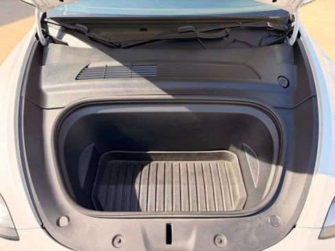 Used 2021 Tesla Model Y Long Range image 19