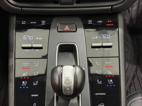 Certified 2024 Porsche Macan S AWD/4WD image 42