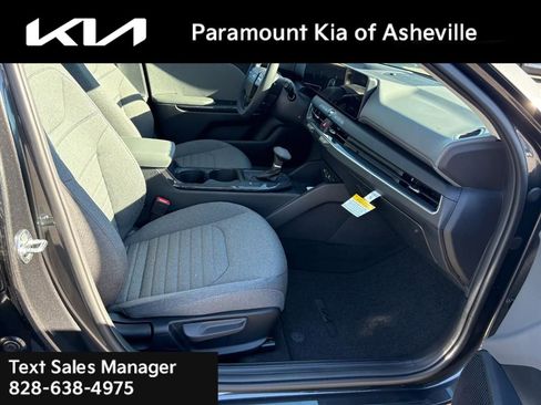 New 2025 Kia K4 EX image 18