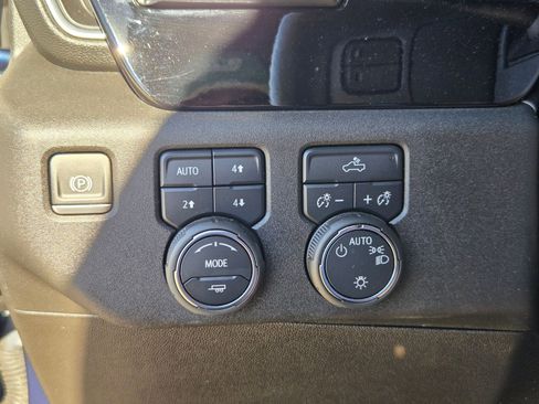 Used 2022 Chevrolet Silverado 1500 LT w/ Z71 Off-Road Package image 25