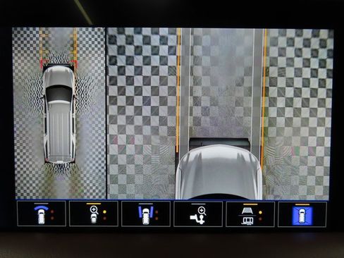 Used 2024 Chevrolet Suburban High Country image 19