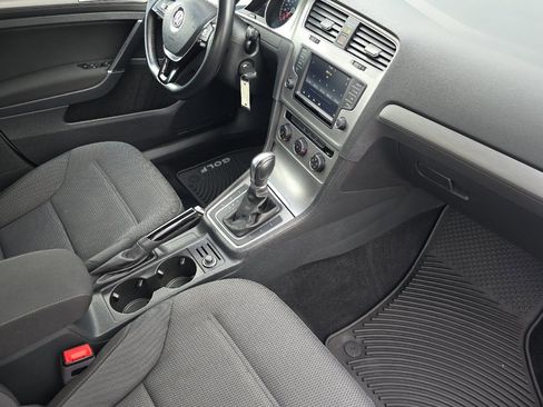 Used 2017 Volkswagen Golf S image 17
