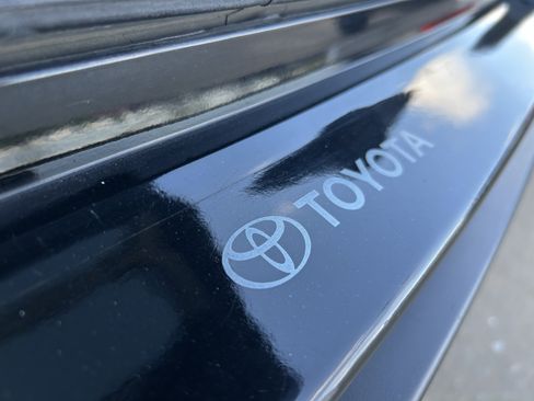 Used 2017 Toyota Highlander Limited AWD/4WD image 10