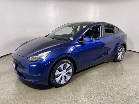 Used 2023 Tesla Model Y AWD image 7