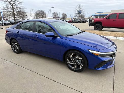 Used 2025 Hyundai Elantra SEL image 7