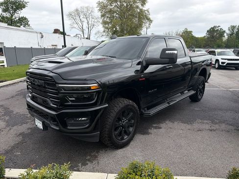 Used 2025 RAM 2500 Laramie w/ Night Edition AWD/4WD image 4