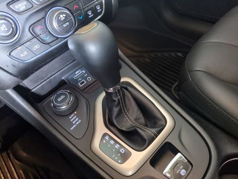 Used 2018 Jeep Cherokee Limited AWD/4WD image 25
