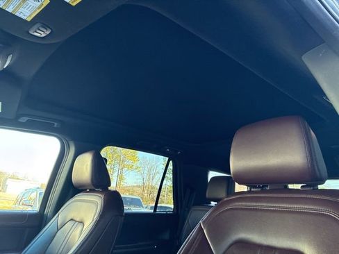 Used 2023 Ford Expedition Limited image 19