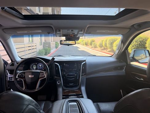Used 2019 Cadillac Escalade Luxury AWD/4WD image 25