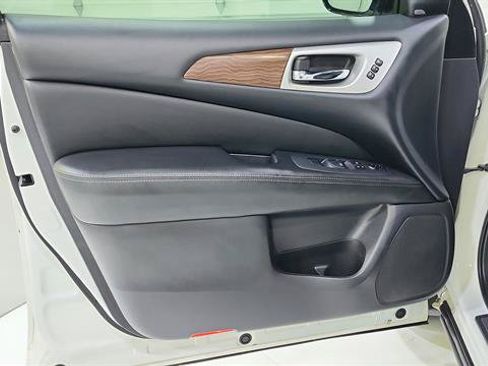 Used 2017 Nissan Pathfinder Platinum w/ Cargo Package AWD/4WD image 22