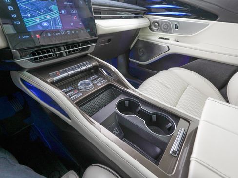 Used 2024 Lincoln Nautilus Black Label w/ Jet Appearance Package (87T) image 22