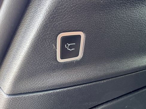 Used 2025 Chrysler Pacifica Select FWD image 31