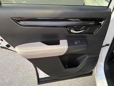 Used 2025 Honda CR-V EX-L image 17