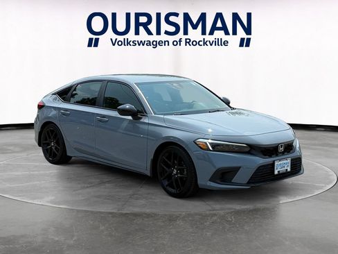 Used 2023 Honda Civic Sport image 1