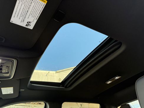 Used 2024 Chevrolet Silverado 2500 High Country w/ Technology Package image 13