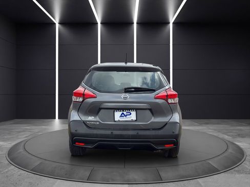 Used 2020 Nissan Kicks S image 5