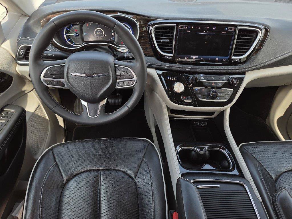 Used 2023 Chrysler Pacifica Limited FWD image 10