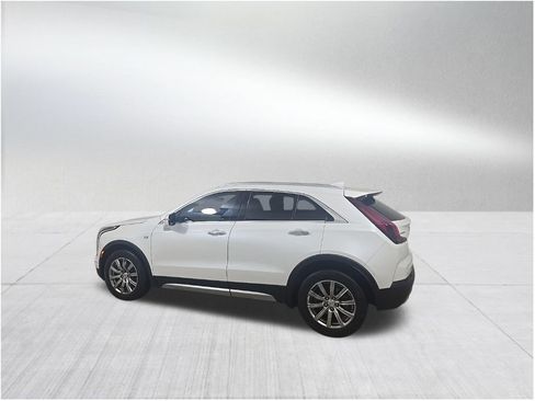 Certified 2022 Cadillac XT4 Premium Luxury w/ Enhanced Visibility Package image 4