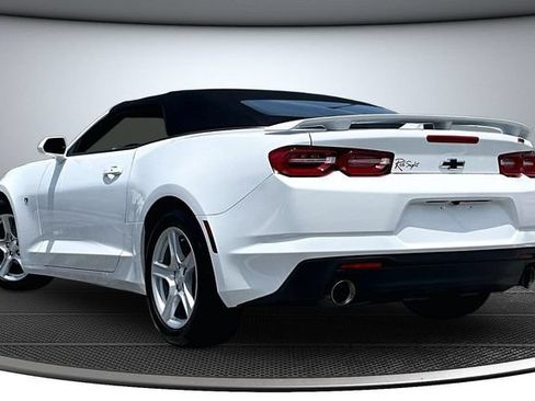 Used 2023 Chevrolet Camaro LT RWD image 4