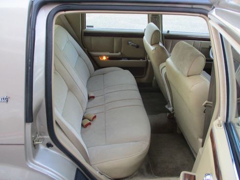 Used 1993 Dodge Dynasty FWD image 24