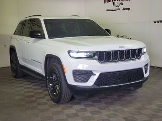 Used 2022 Jeep Grand Cherokee Laredo w/ Luxury Tech Group I AWD/4WD video 2