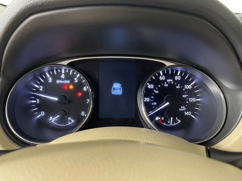 Used 2015 Nissan Rogue S w/ S Family Package FWD image 5