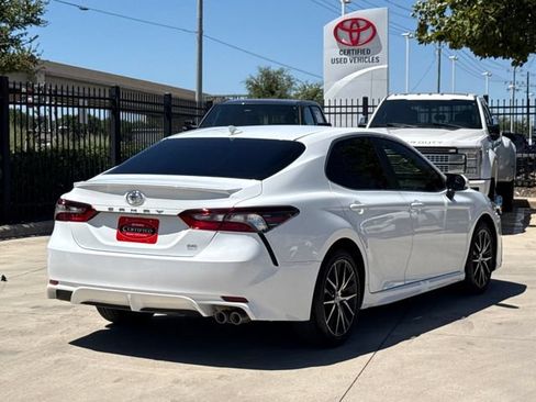 Used 2024 Toyota Camry SE FWD image 5
