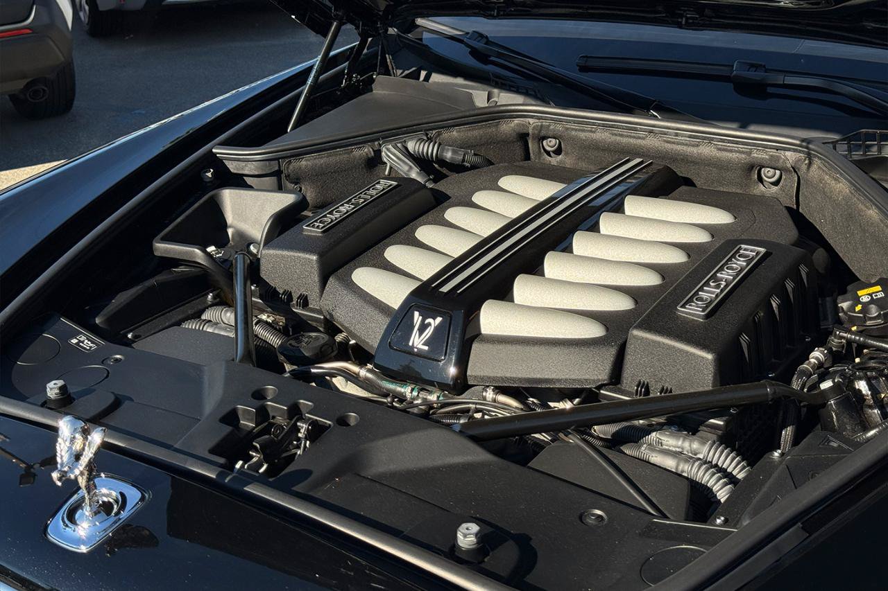 Used 2016 Rolls-Royce Ghost RWD image 37