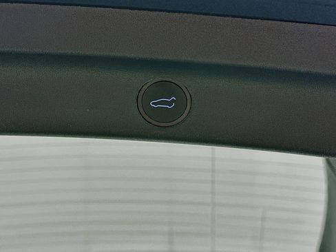 Used 2024 Tesla Model Y Long Range image 27