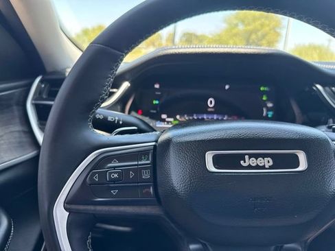 Used 2023 Jeep Grand Cherokee 4WD 4xe image 13