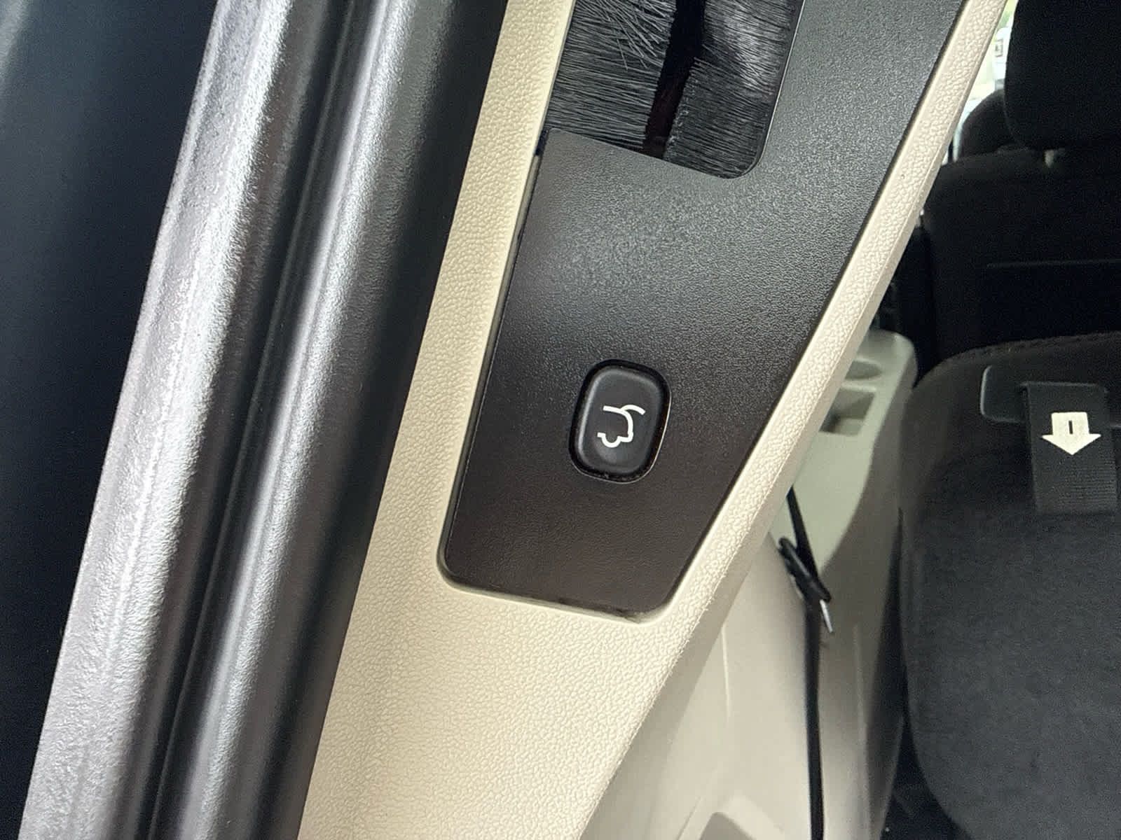Used 2014 Dodge Grand Caravan SXT FWD image 17