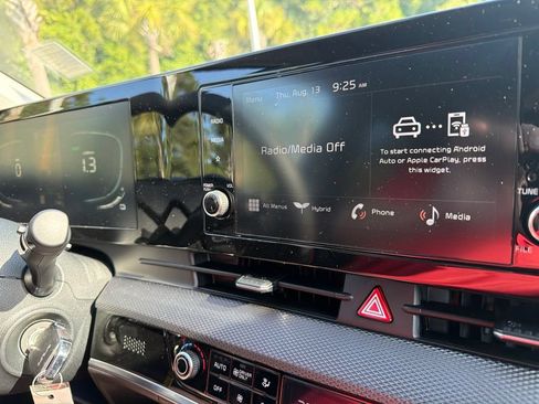 Certified 2025 Kia Sportage LX AWD/4WD image 14